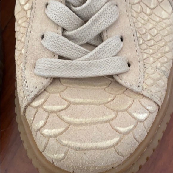 Puma Beige Snake Skin shimmer Gym Shoe - Picture 3 of 11
